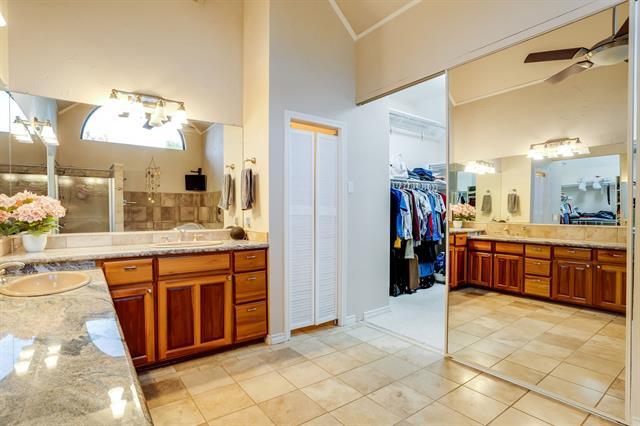 Building Photo - 9812 Canyon Crest Cir