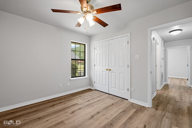 Building Photo - Check Out this 3 bed 2 bath in North Shreveport!