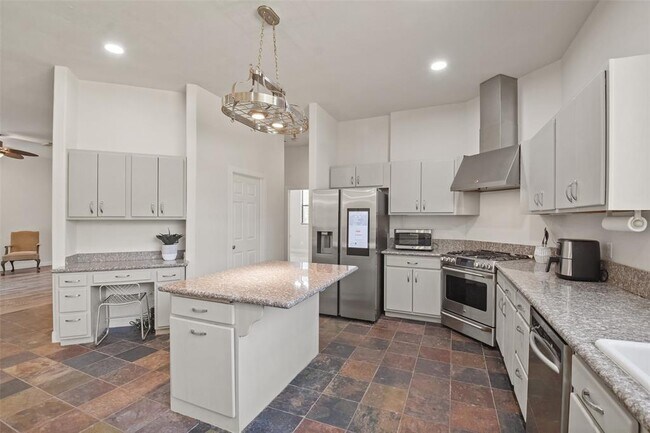 Building Photo - 5 Oak Crest Cir