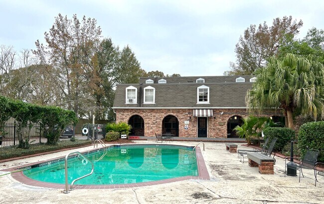 Building Photo - 1 BD/1 BA Condo located in Vieux Carre on Government St. - Gated Community