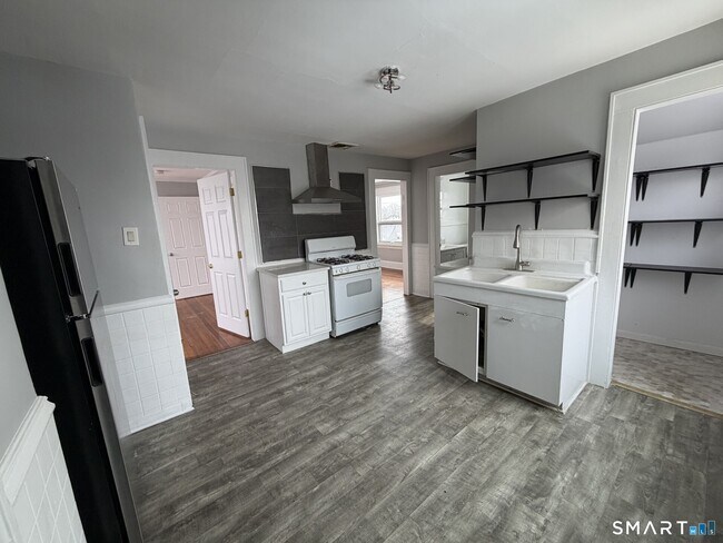 Building Photo - 199 Bradley St