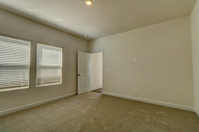 Building Photo - 5037 Poplin Vly