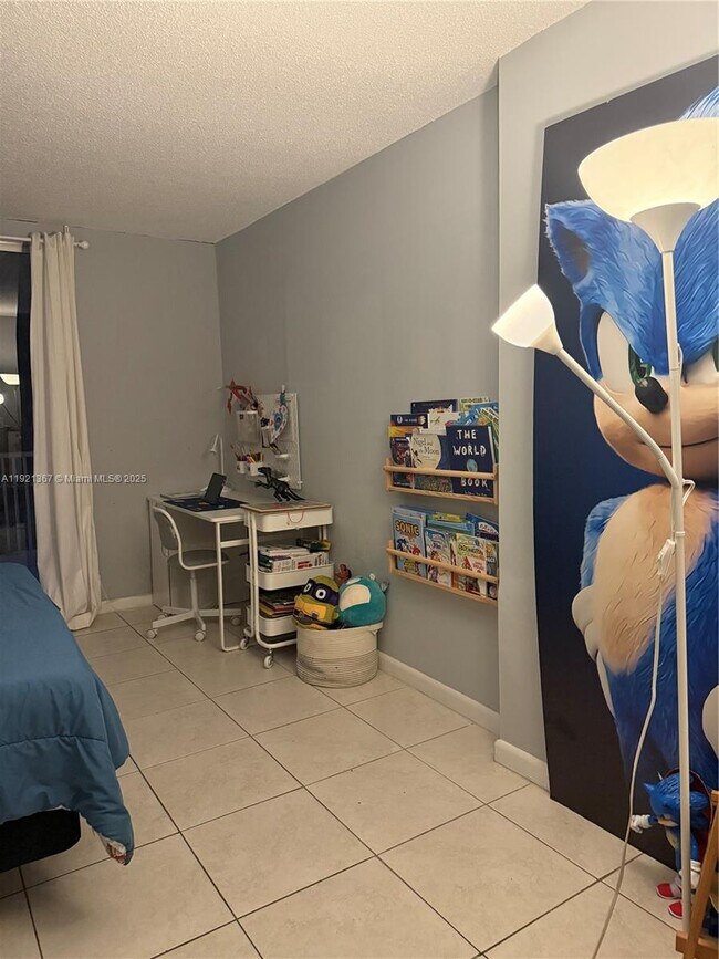 Building Photo - 1670 NE 191st St