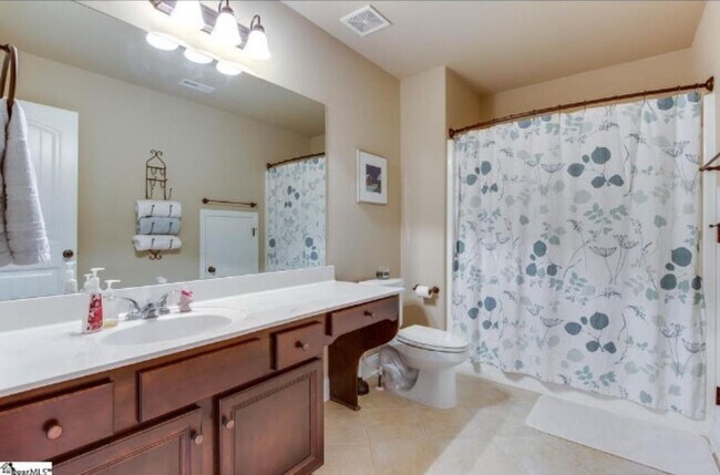 Building Photo - 4 Bedroom 4 Bath Furnished Home in Simpson...