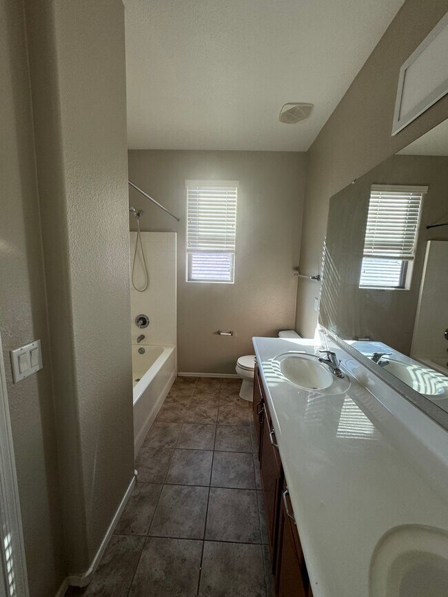 Building Photo - 4 bedroom in Sun Groves in Chandler