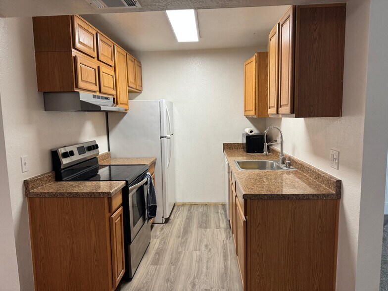 Building Photo - 111 Woodbury Cir