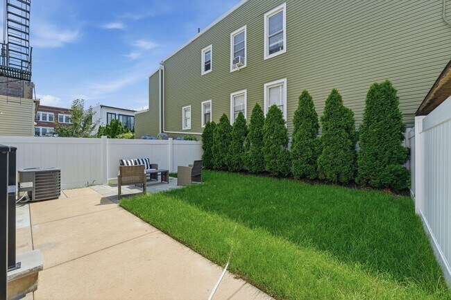 Building Photo - 2602 Palisade Ave