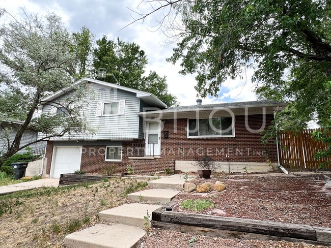 Primary Photo - Tri-level Home with Newly Renovated Kitchen