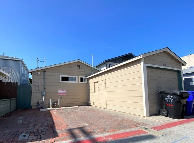 Building Photo - Beautiful 2BD/2BA Beach Home | Prime Mission Beach Location | Garage + 2 Parking Spaces