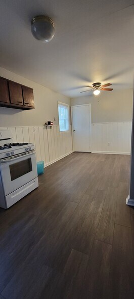 Building Photo - 618 Sinclair St