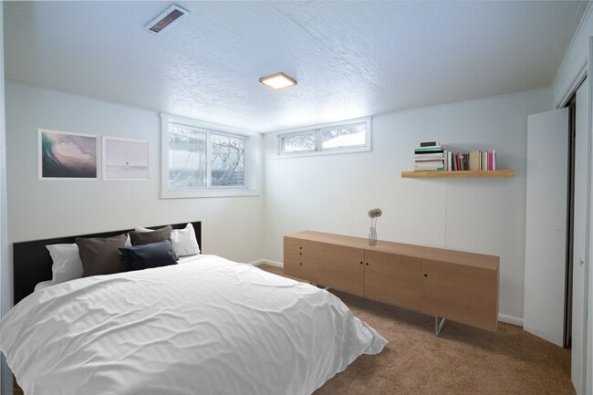 Building Photo - 1422 S Willson Ave