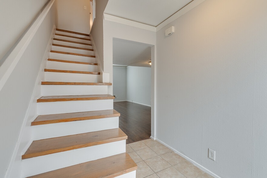 Building Photo - 4330 Bowser Ave