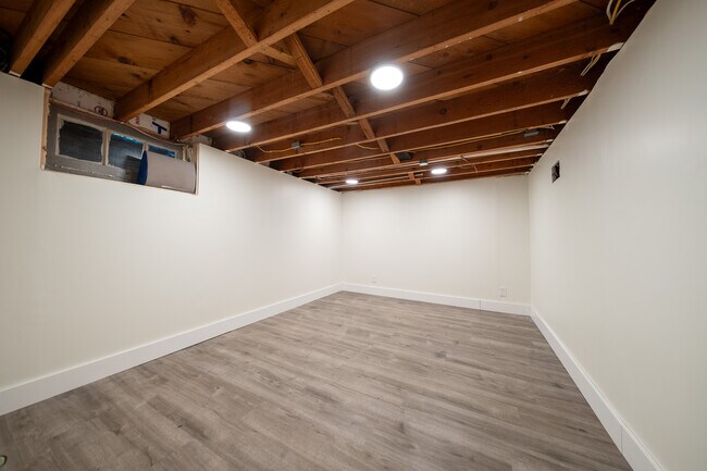Building Photo - 14510 Gleason Lake Dr