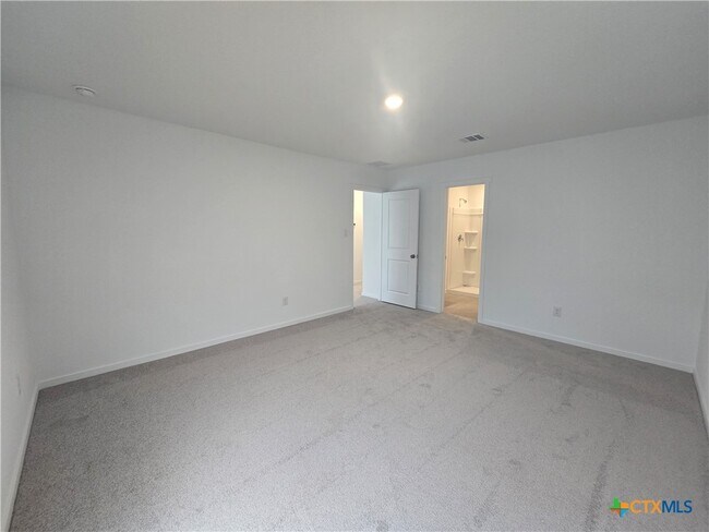 Building Photo - 5600 Geronimo St