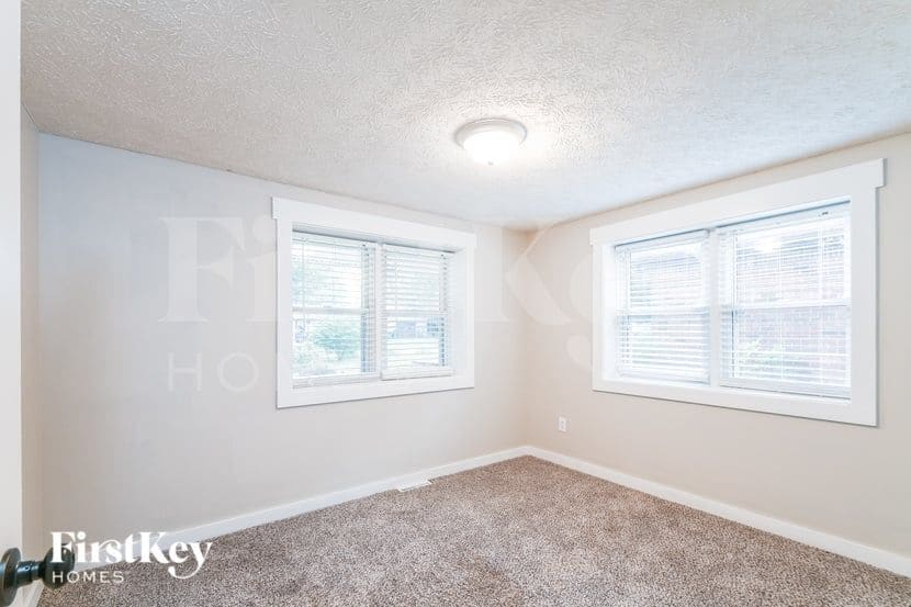 Building Photo - 648 Sycamore St