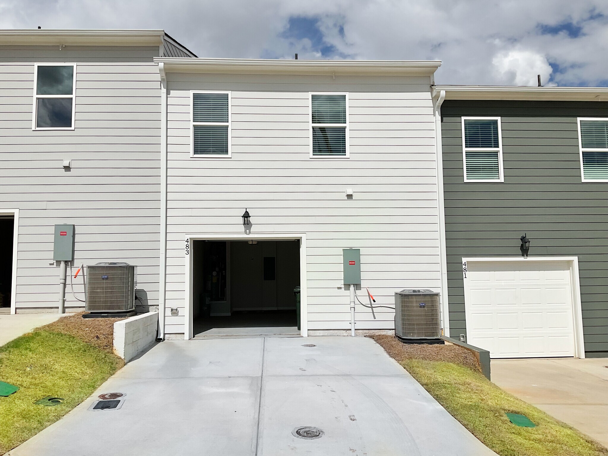 Building Photo - 483 Crown Dr