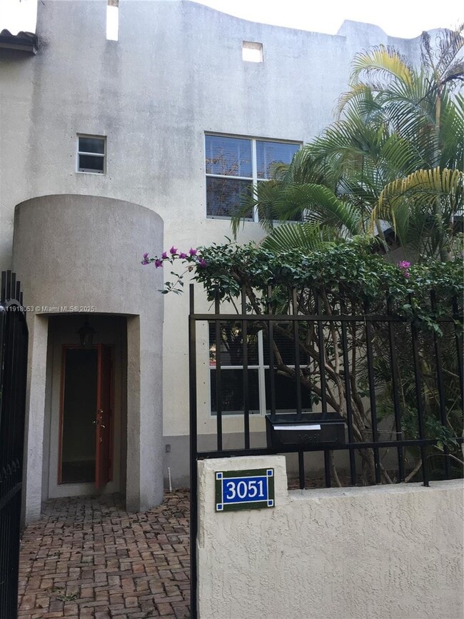 Building Photo - 3051 Center St