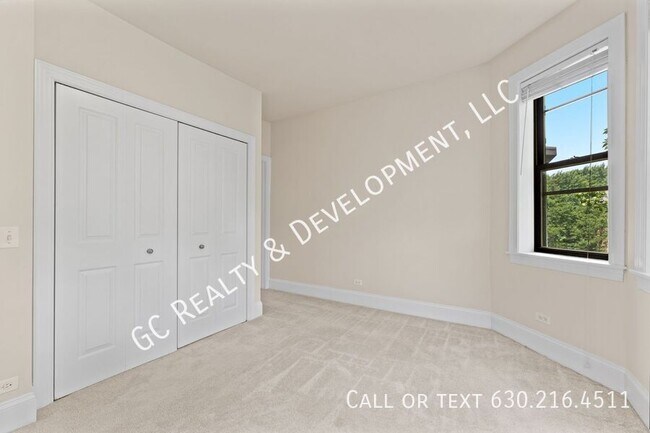 Building Photo - 7635 N Greenview Ave