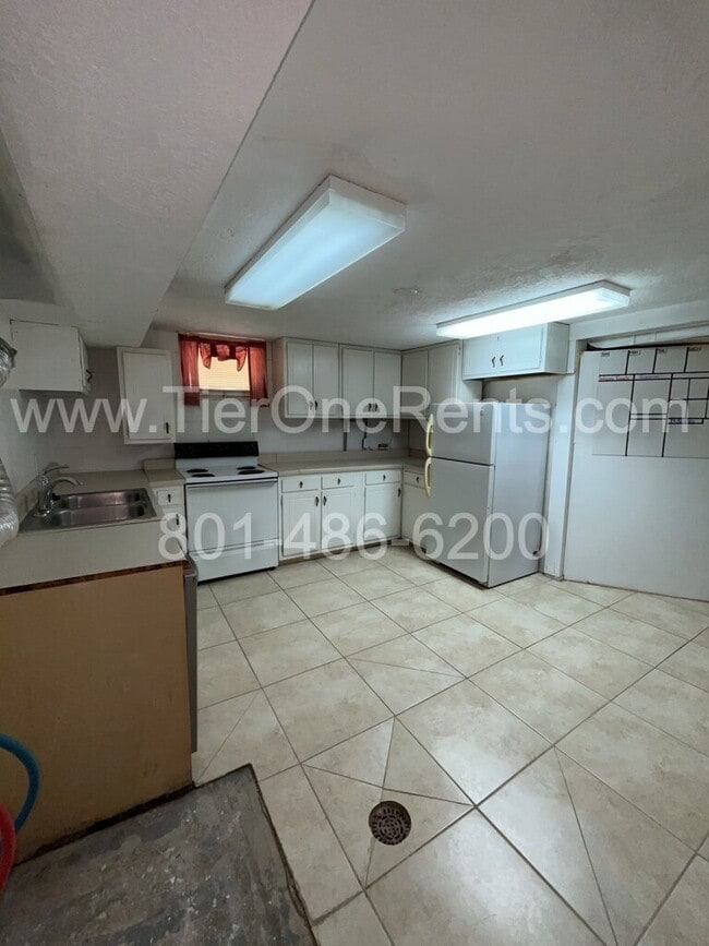 Building Photo - No deposit option available for qualified renter with Obligo!