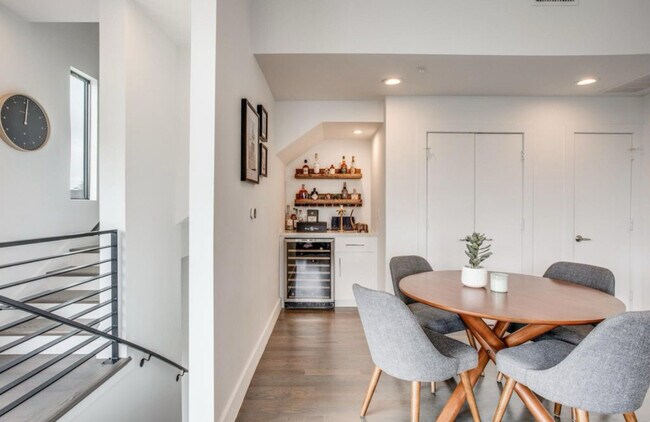 Dedicated bar area - 2307 N Carroll Ave