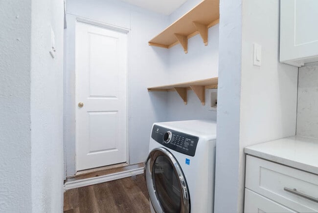 Building Photo - 560 W Highland Blvd