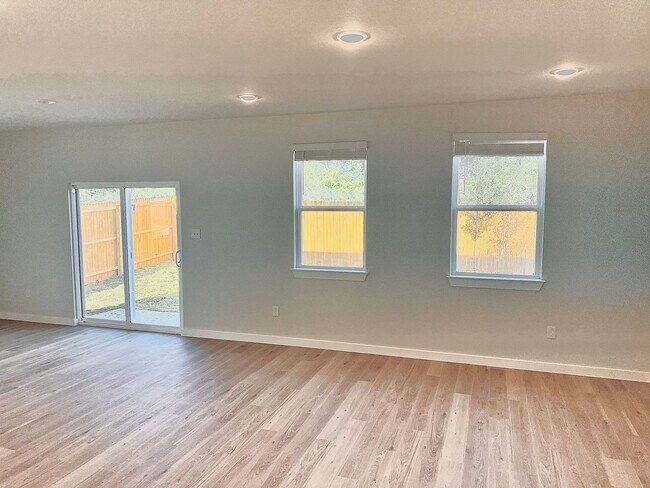 Building Photo - 14607 Emerio Dr