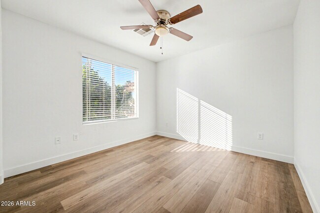 Building Photo - 7456 W Aurora Dr