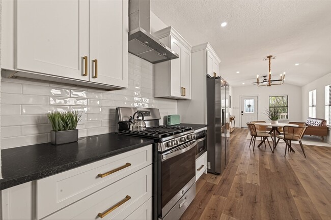 Building Photo - 1311 E 35th St