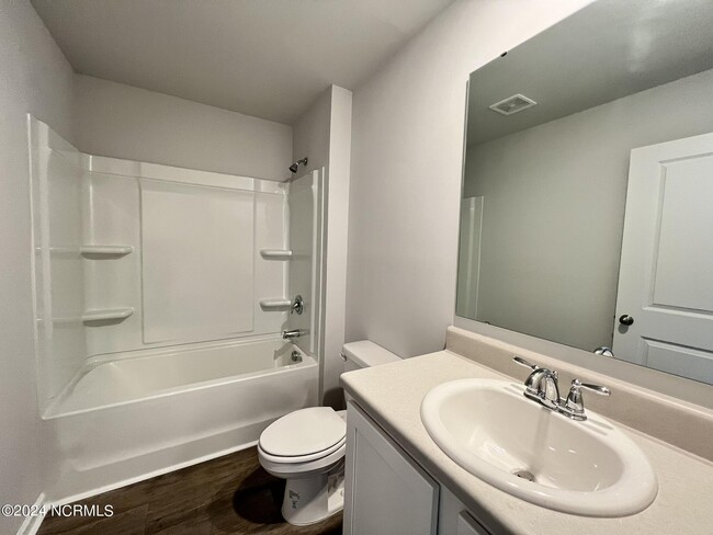 Building Photo - 8201 E Highcroft Dr NE