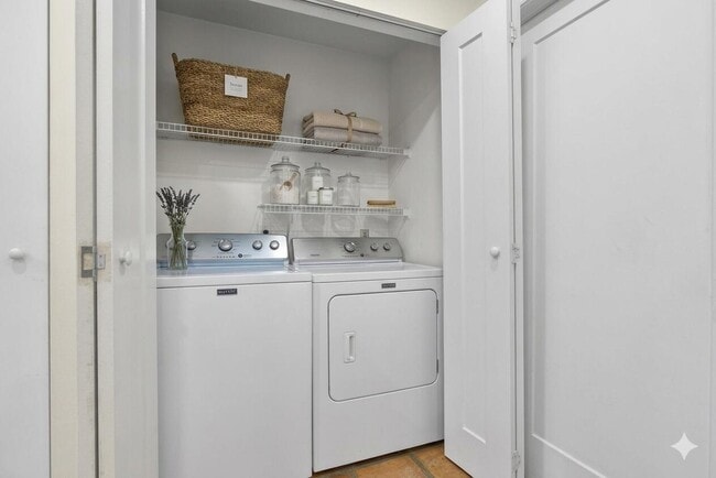 Building Photo - 500 Crosswinds Dr