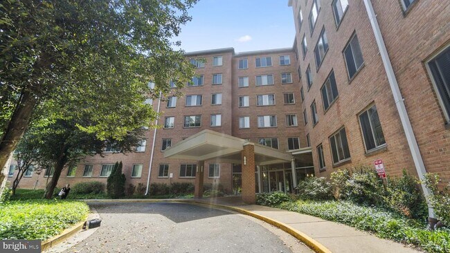 Building Photo - 3000 Spout Run Pkwy