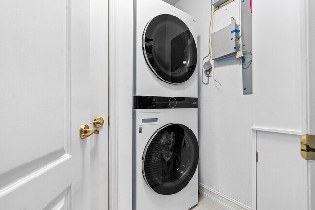 Building Photo - 500 SE Mizner Blvd