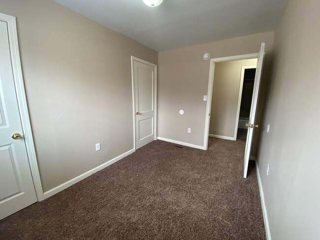 Building Photo - 4805 Spatz Ave