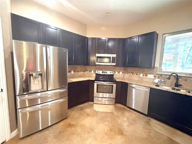 Building Photo - 110 Pele Ct
