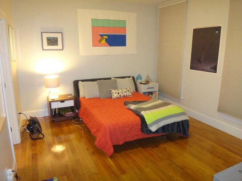 Building Photo - 168 Hampshire St