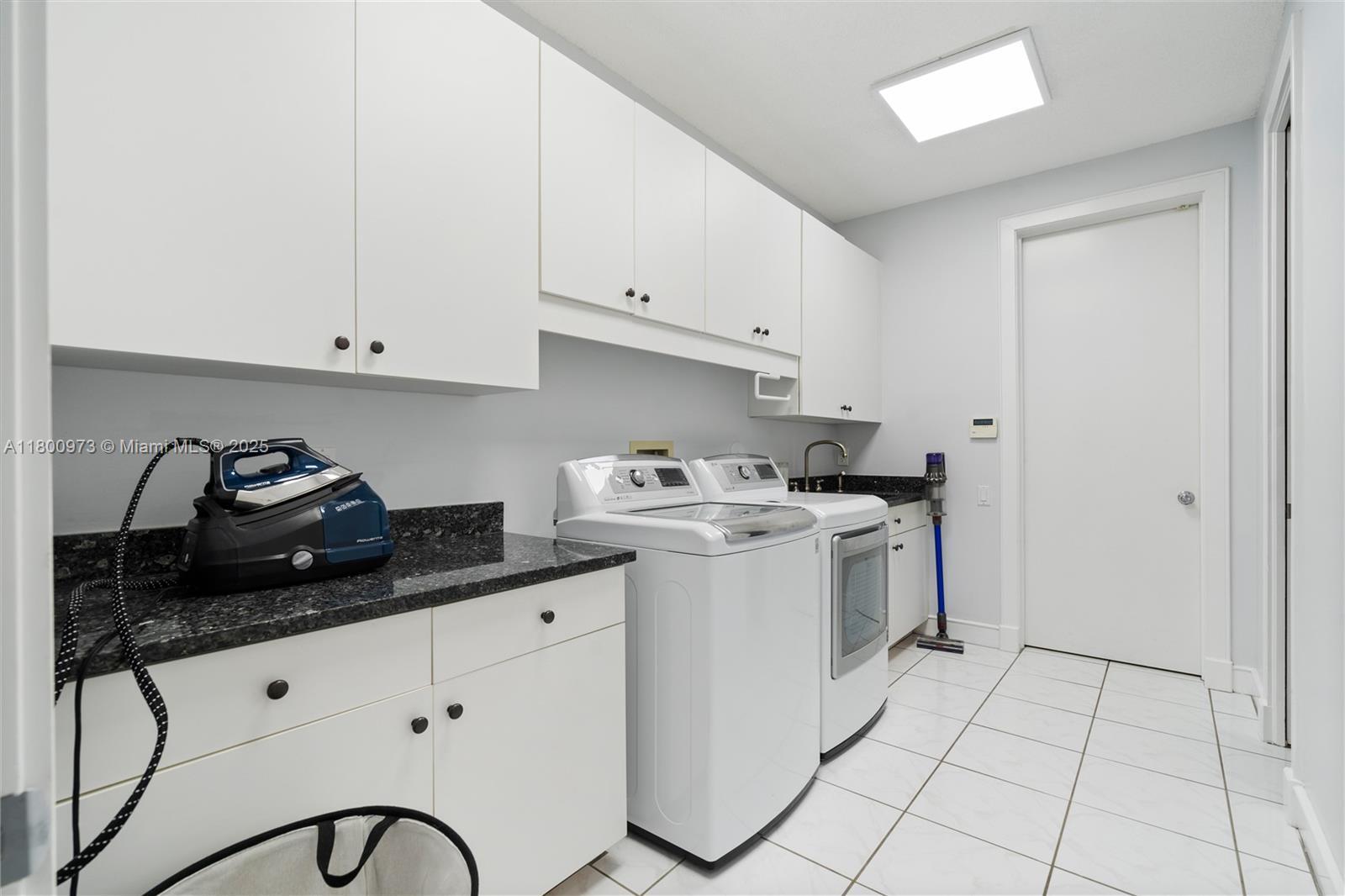 Building Photo - 2939 Paddock Ln