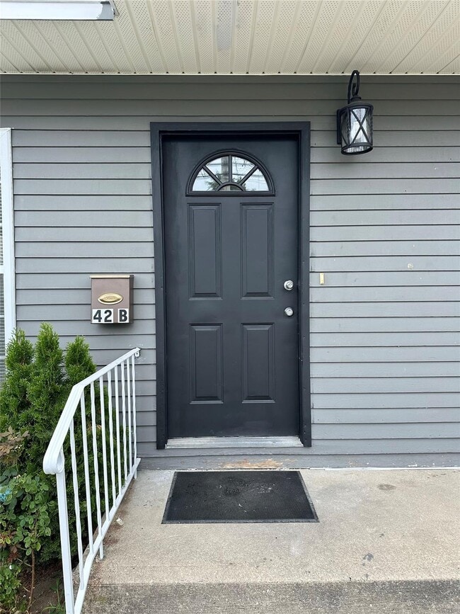 Primary Photo - 42 Edgewood Rd