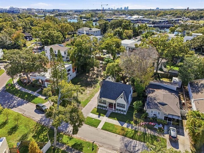 Building Photo - 1004 W Charter St