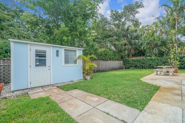 Building Photo - 3410 Poinsettia Ave