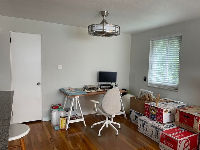 Building Photo - cen47