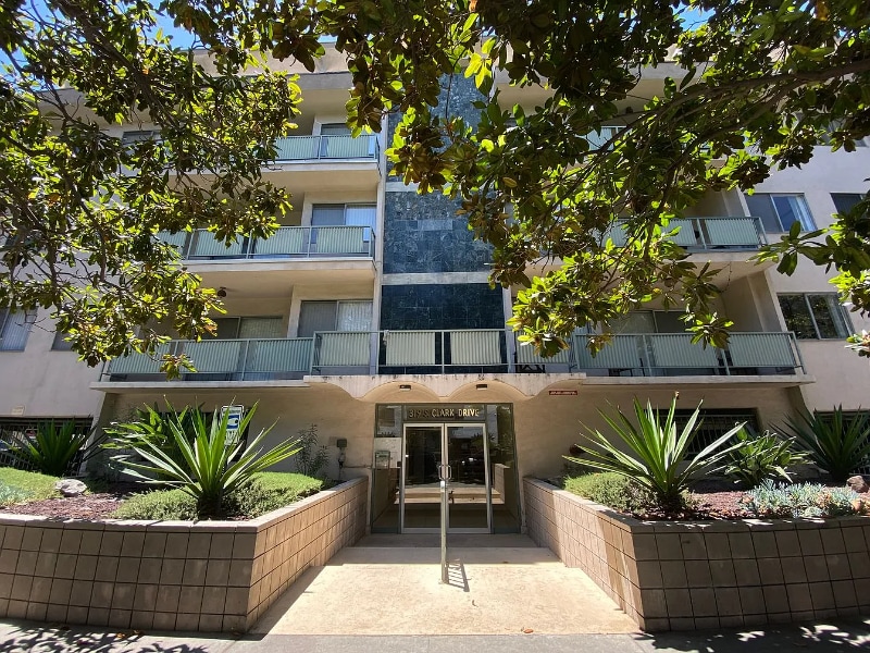 Building Photo - 310 S Clark Dr
