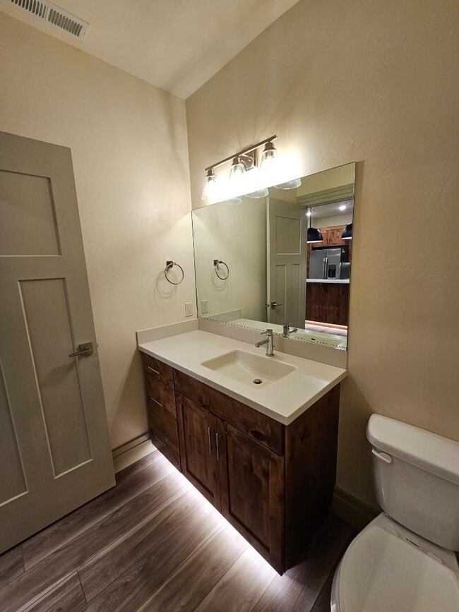 Building Photo - 876 S Lincoln Ave