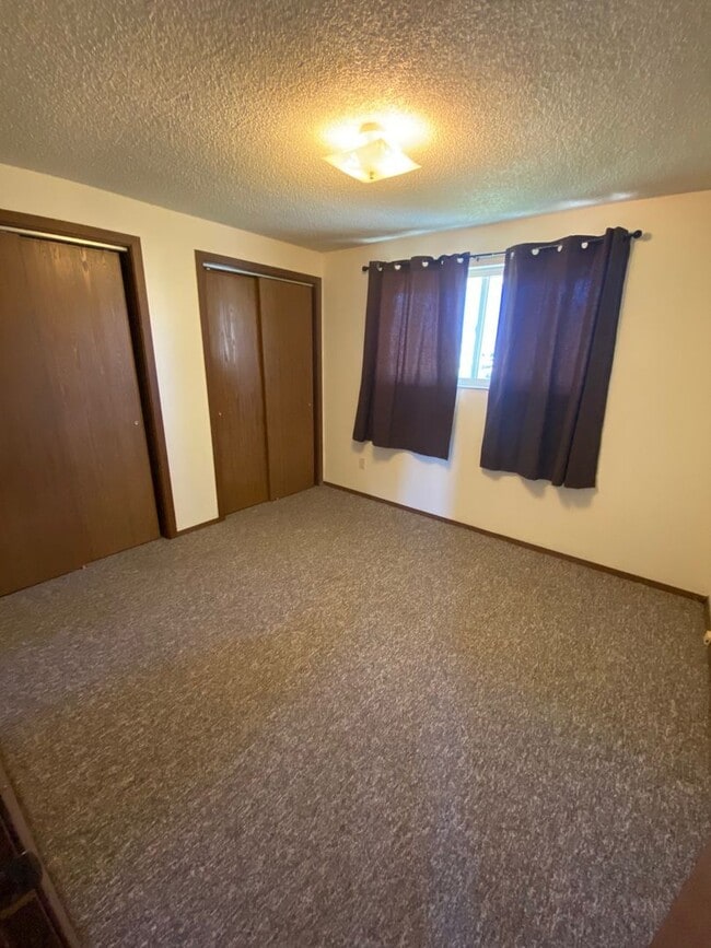 Building Photo - Charming 2 bed 1 bath in Hamilton