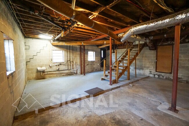 Building Photo - 1045 Walker Ave