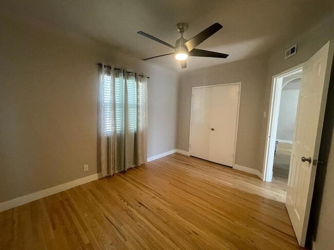 Building Photo - 2626 Sierra Dr NE