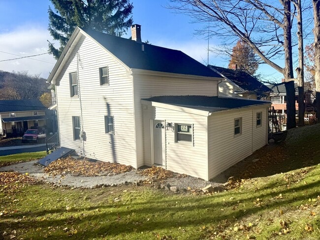 Building Photo - 137 High St