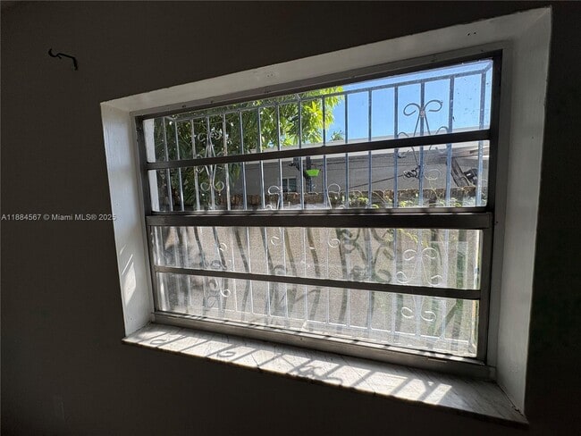 Primary Photo - 2395 NW 4th St