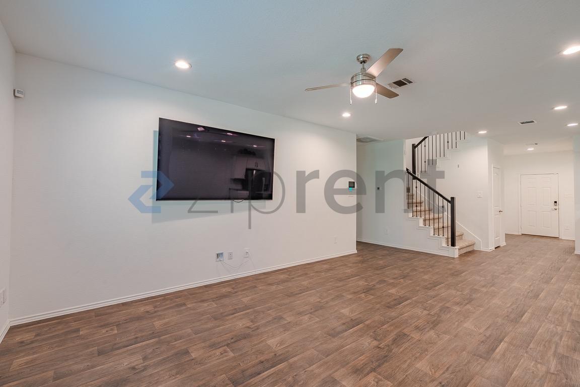 Building Photo - Unit