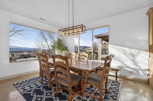 Building Photo - VIEWS AND FURNISHED