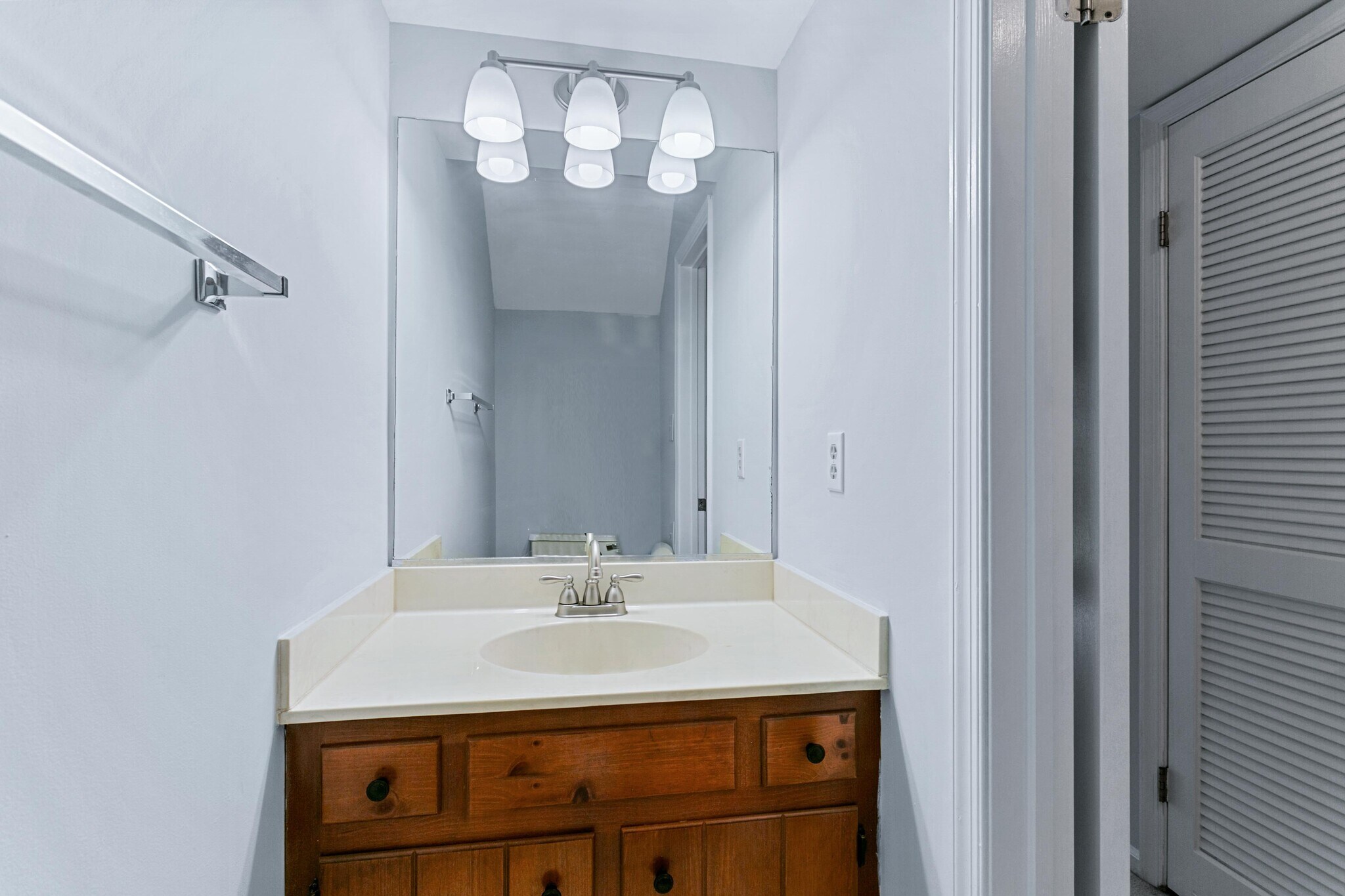 Half Bathroom Downstairs - 117 Wellesley Dr